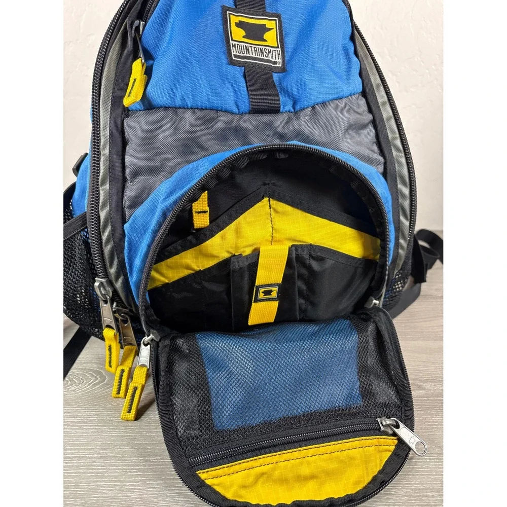 Mountainsmith Tundra Large Black/Blue Hiking Backpack Belted Padded Non Frame